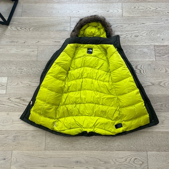 The North Face Parka - Picture 3 of 4